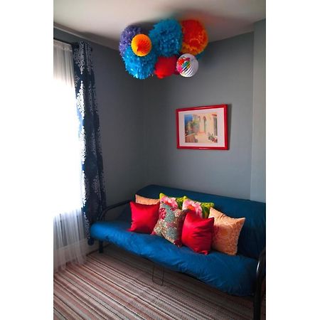 Colour Cube Guest House Toronto Downtown East Bagian luar foto